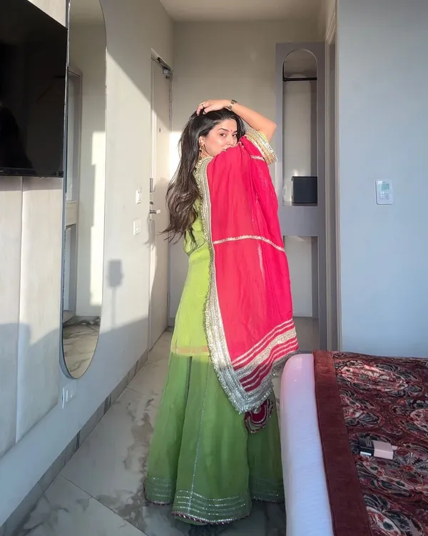 Green_And_Pink_Blooming_Premium_&_Fancy_Design_Sharara_Set_For_Women
