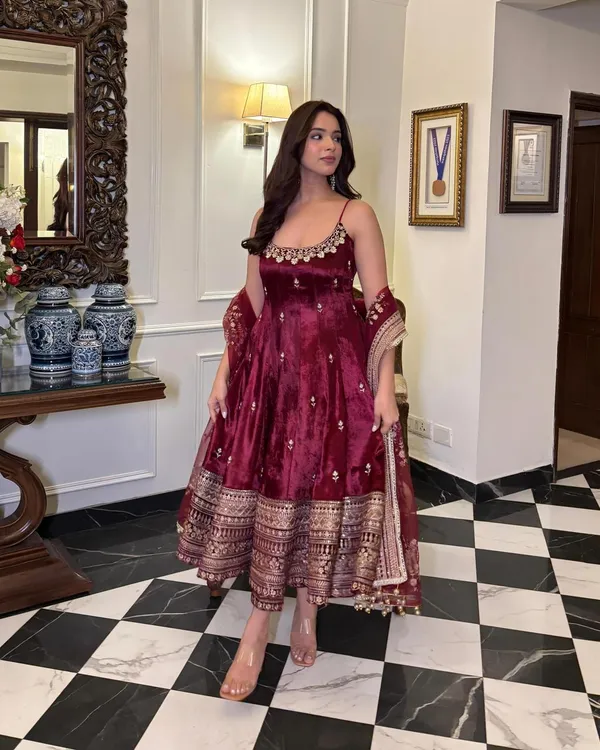 Maroon_Cotton_Premium_&_Fancy_Design_Anarkali_Set_For_Women