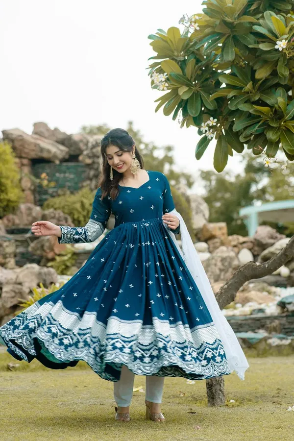 Blue_Blooming_Premium_&_Fancy_Design_Anarkali_Set_For_Women