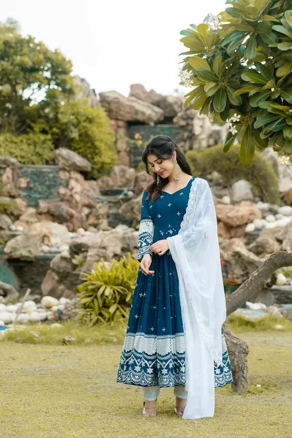 Blue_Blooming_Premium_&_Fancy_Design_Anarkali_Set_For_Women