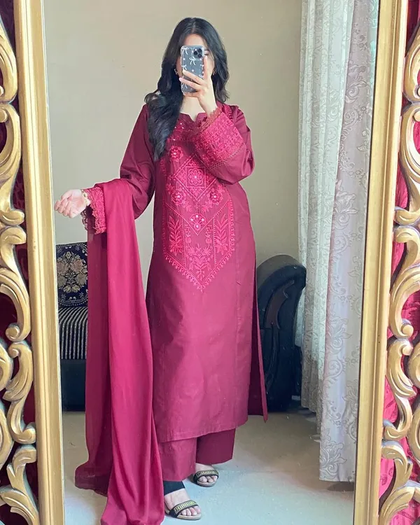 Pink_Cotton_Premium_&_Fancy_Design_Suit_Set_For_Women