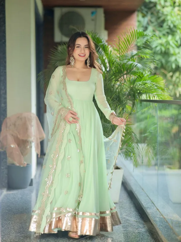 Green_Cotton_Premium_&_Fancy_Design_Anarkali_Set_For_Women