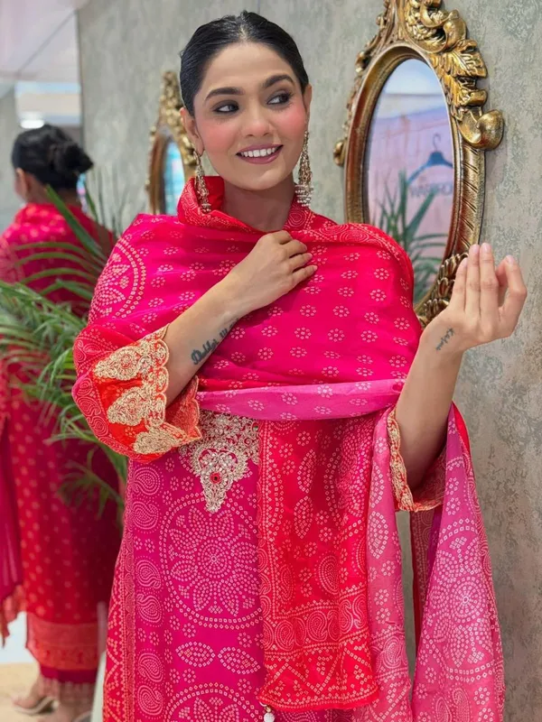 Pink_Cotton_Premium_&_Fancy_Design_Suit_Set_For_Women