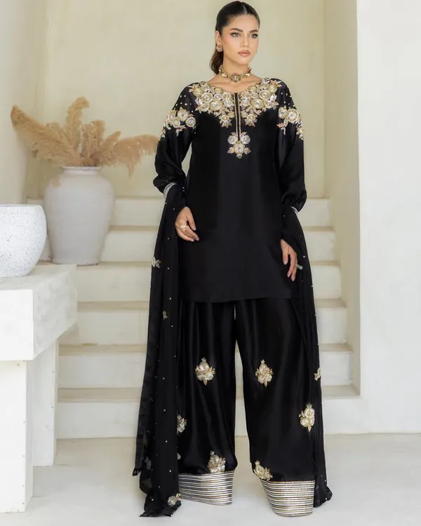 Black_Georgette_Premium_&_Fancy_Design_Salwar_Suit_With_Dupatta_For_Women