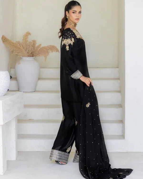 Black_Georgette_Premium_&_Fancy_Design_Salwar_Suit_With_Dupatta_For_Women