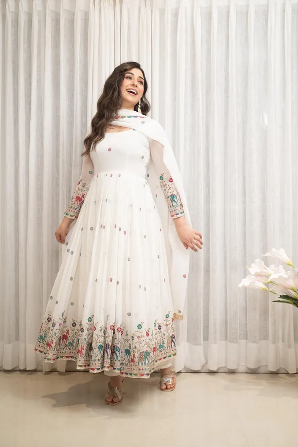 White_Georgette_Premium_&_Fancy_Design_Suit_Set_For_Women