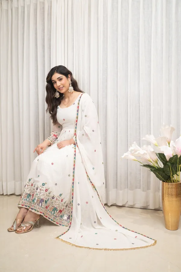 White_Georgette_Premium_&_Fancy_Design_Suit_Set_For_Women