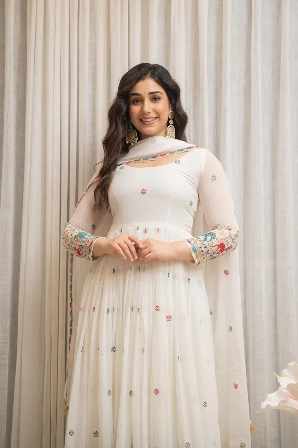 White_Georgette_Premium_&_Fancy_Design_Suit_Set_For_Women