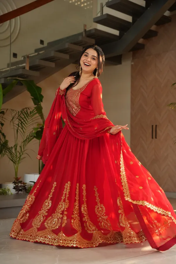Red_Blooming_Premium_&_Fancy_Design_Anarkali_Set_For_Women