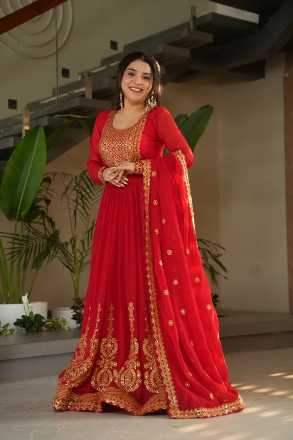 Red_Blooming_Premium_&_Fancy_Design_Anarkali_Set_For_Women