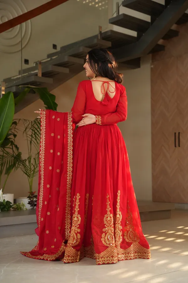 Red_Blooming_Premium_&_Fancy_Design_Anarkali_Set_For_Women