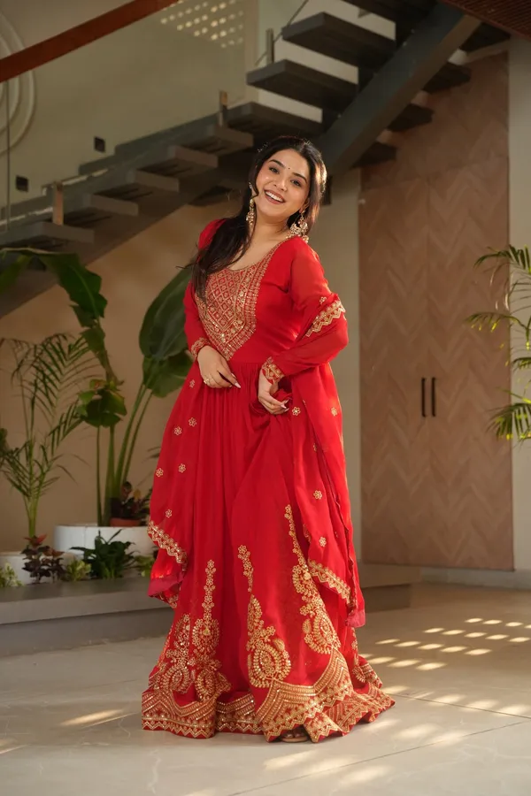 Red_Blooming_Premium_&_Fancy_Design_Anarkali_Set_For_Women