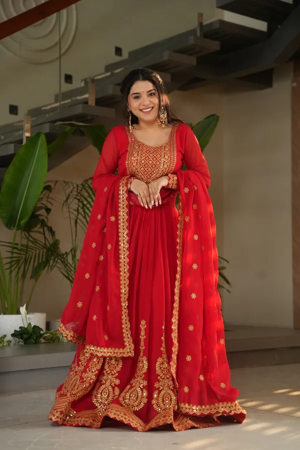 Red_Blooming_Premium_&_Fancy_Design_Anarkali_Set_For_Women