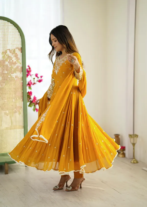 Yellow_Blooming_Premium_&_Fancy_Design_Anarkali_Set_For_Women