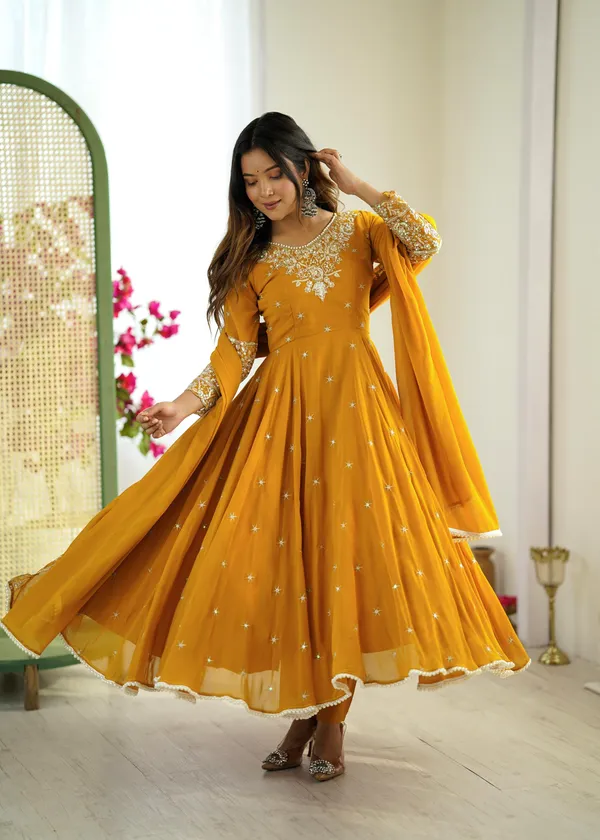 Yellow_Blooming_Premium_&_Fancy_Design_Anarkali_Set_For_Women