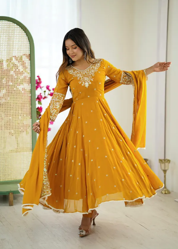 Yellow_Blooming_Premium_&_Fancy_Design_Anarkali_Set_For_Women