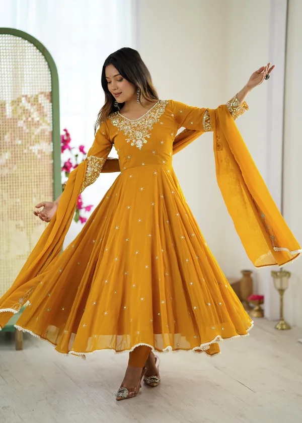 Yellow_Blooming_Premium_&_Fancy_Design_Anarkali_Set_For_Women