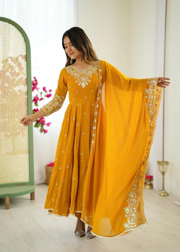 Yellow_Blooming_Premium_&_Fancy_Design_Anarkali_Set_For_Women
