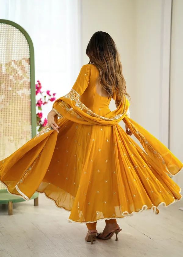 Yellow_Blooming_Premium_&_Fancy_Design_Anarkali_Set_For_Women
