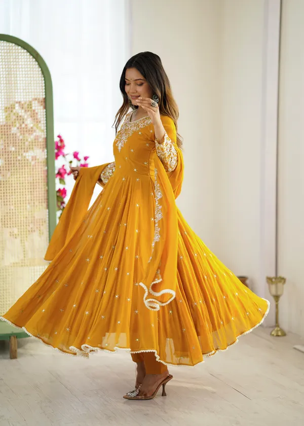 Yellow_Blooming_Premium_&_Fancy_Design_Anarkali_Set_For_Women