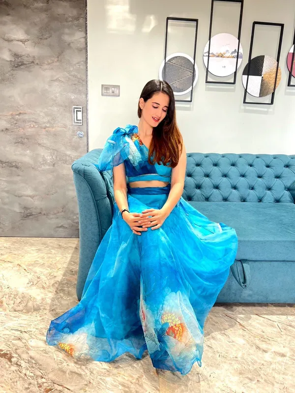 Blue_Organza_Premium_&_Fancy_Design_Lehenga_Set_For_Women