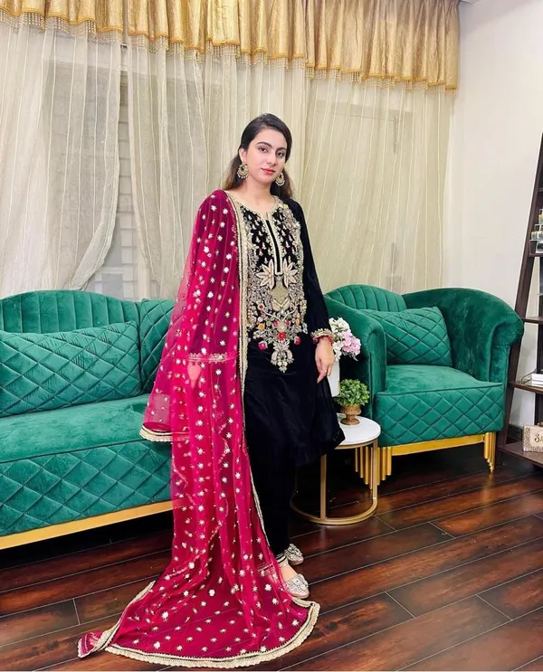 Black_And_Pink_Cotton_Premium_&_Fancy_Design_Kurti_And_Pant_Set_For_Women