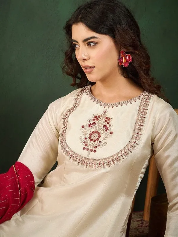 Off_White_Silk_Premium_&_Fancy_Design_Suit_Set_For_Women
