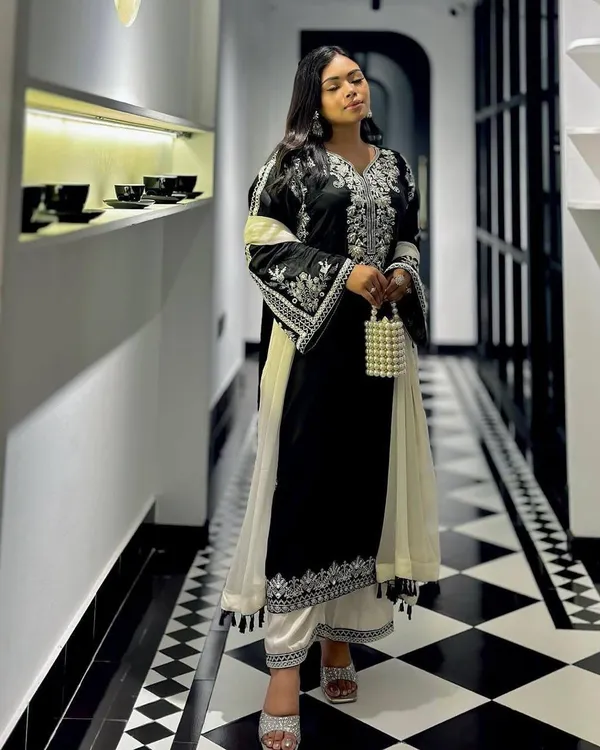 Black_Chinon_Premium_&_Fancy_Design_Kurti_Set_For_Women