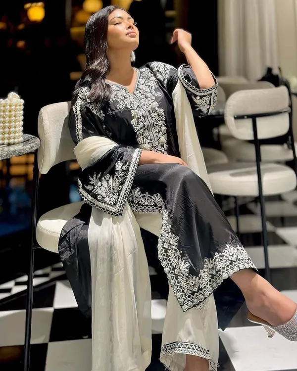 Black_Chinon_Premium_&_Fancy_Design_Kurti_Set_For_Women