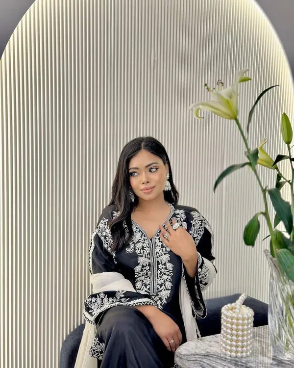Black_Chinon_Premium_&_Fancy_Design_Kurti_Set_For_Women