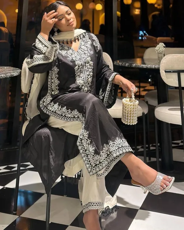 Black_Chinon_Premium_&_Fancy_Design_Kurti_Set_For_Women