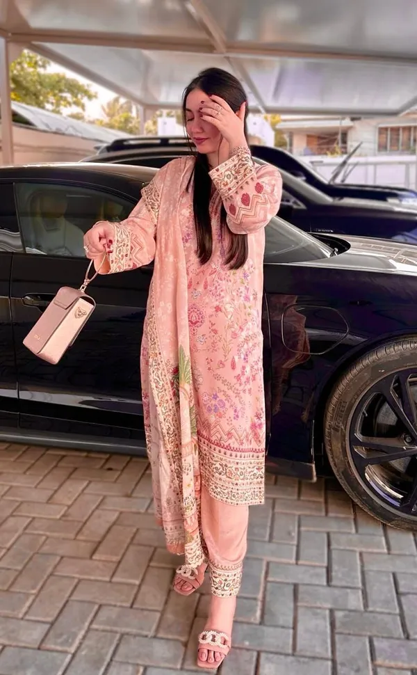 Pink_Cotton_Premium_&_Fancy_Design_Kurti_Set_For_Women