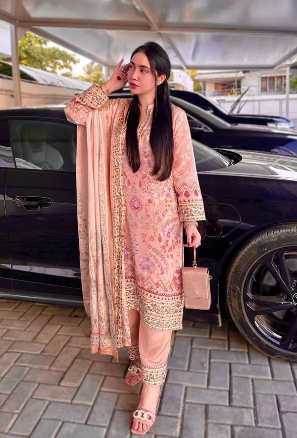 Pink_Cotton_Premium_&_Fancy_Design_Kurti_Set_For_Women
