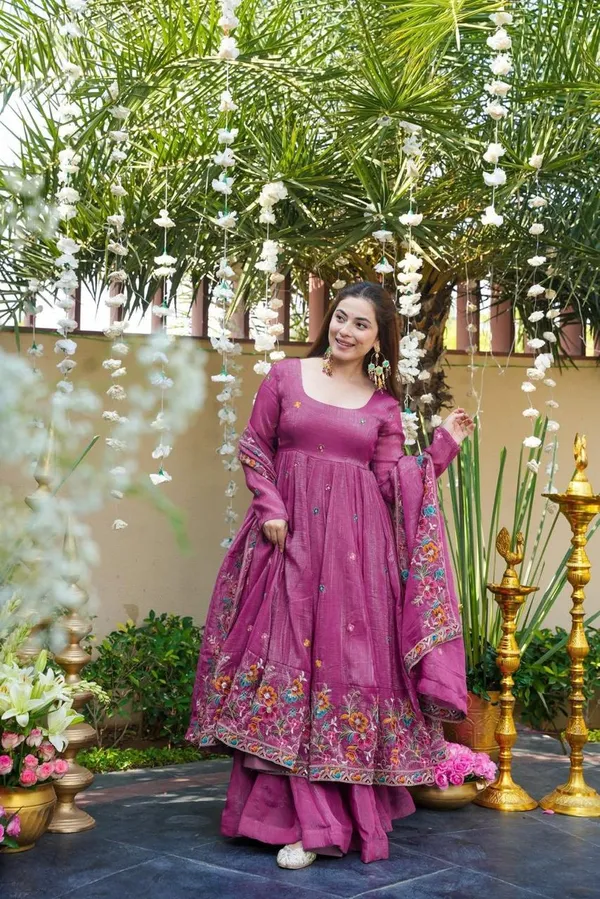 Pink_Cotton_Premium_&_Fancy_Design_Anarkali_Set_For_Women