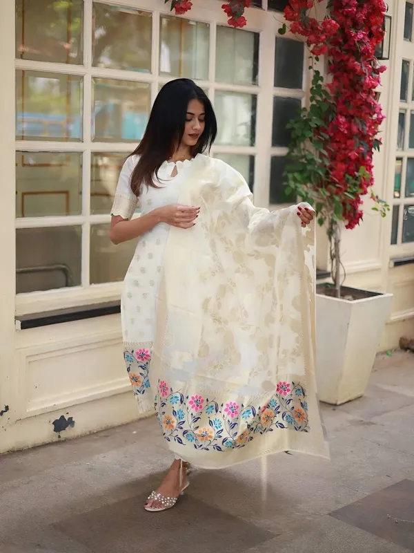 Off_White_Heavy_Viscose_Jacquard_Premium_&_Fancy_Design_Suit_Set_For_Women
