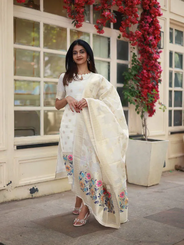 Off_White_Heavy_Viscose_Jacquard_Premium_&_Fancy_Design_Suit_Set_For_Women
