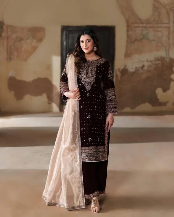 Black_Organza_Premium_&_Fancy_Design_Kurti_And_Pant_Set_For_Women