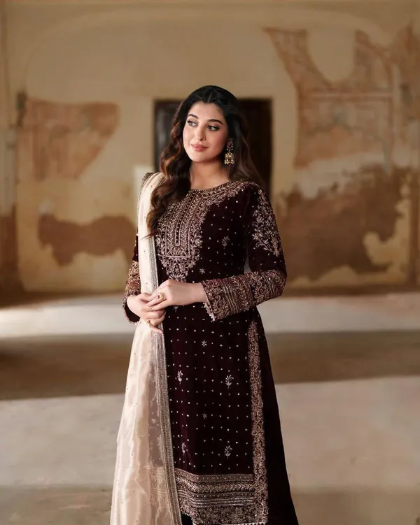 Black_Organza_Premium_&_Fancy_Design_Kurti_And_Pant_Set_For_Women