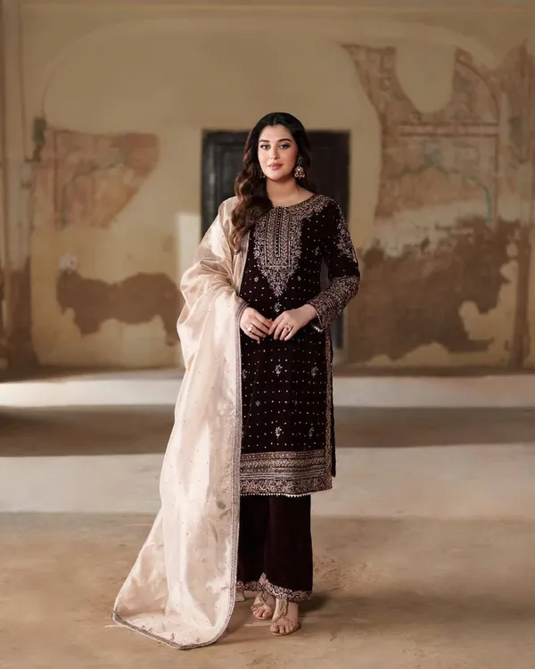 Black_Organza_Premium_&_Fancy_Design_Kurti_And_Pant_Set_For_Women