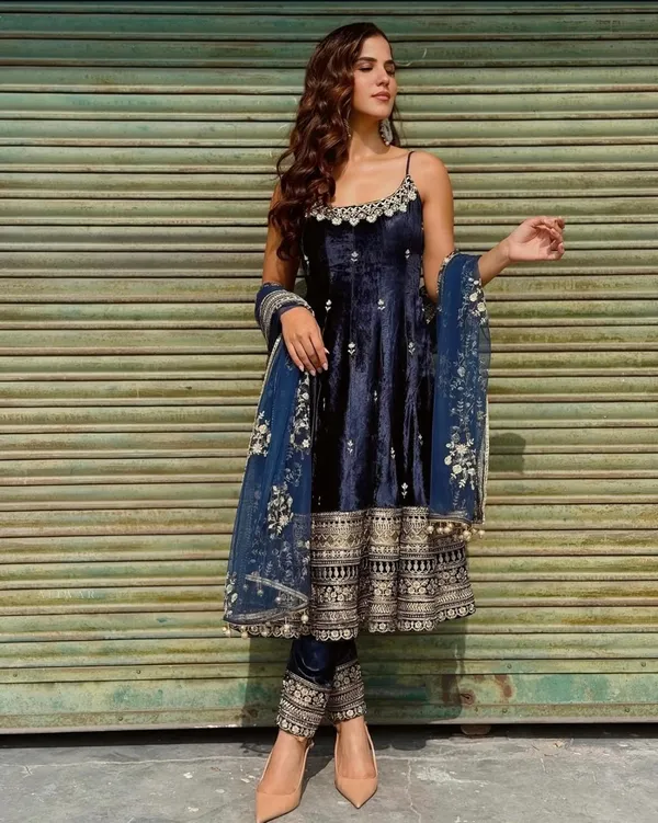 Blue_Cotton_Premium_&_Fancy_Design_Anarkali_Set_For_Women