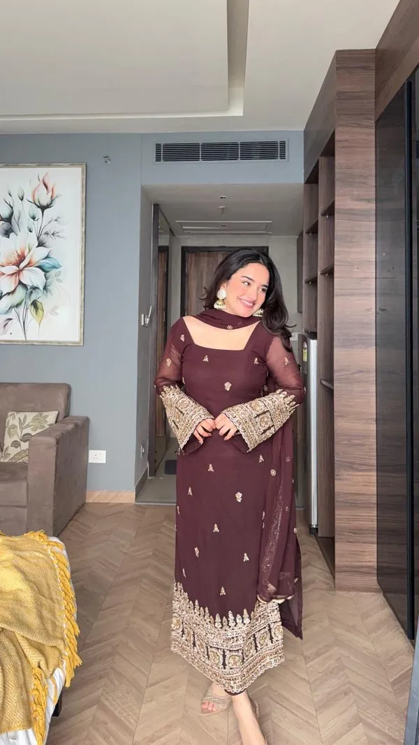 Brown_Blooming_Premium_&_Fancy_Design_Anarkali_Set_For_Women