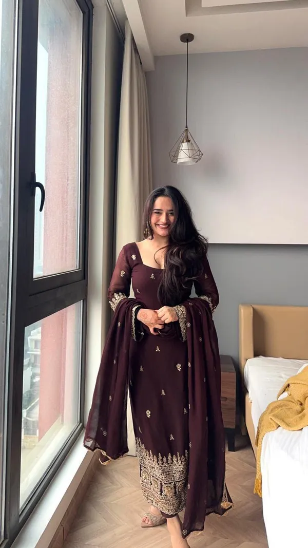 Brown_Blooming_Premium_&_Fancy_Design_Anarkali_Set_For_Women
