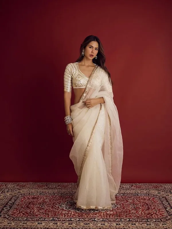 Off_White_Georgette_Premium_&_Fancy_Design_Saree_For_Women