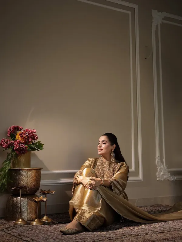 Gold_Silk_Premium_&_Fancy_Design_Suit_Set_For_Women