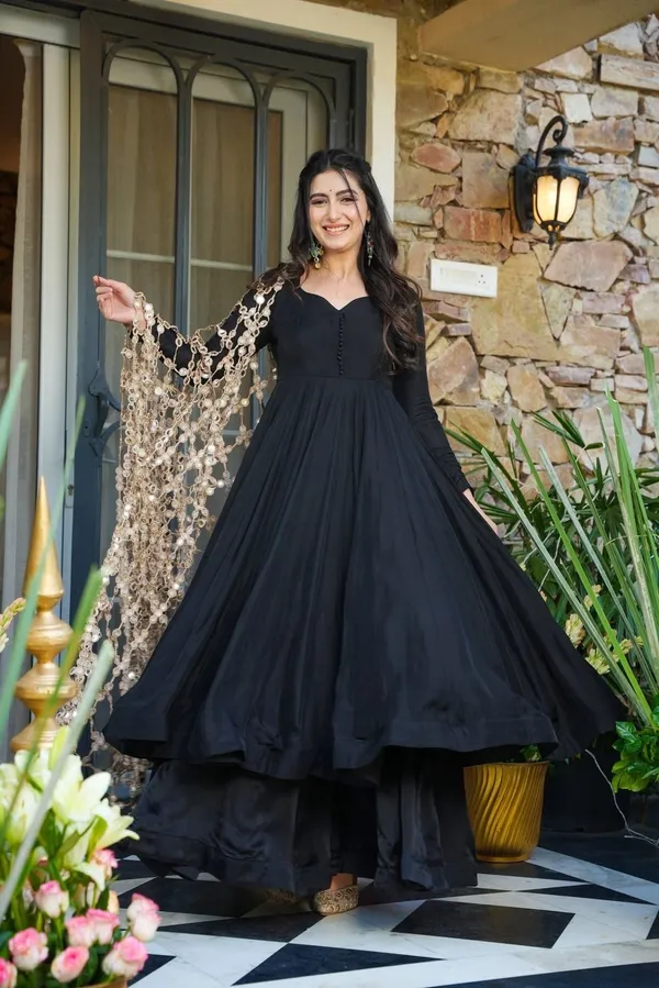 Black_Crepe_Premium_&_Fancy_Design_Anarkali_Set_For_Women