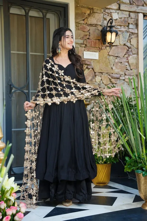 Black_Crepe_Premium_&_Fancy_Design_Anarkali_Set_For_Women