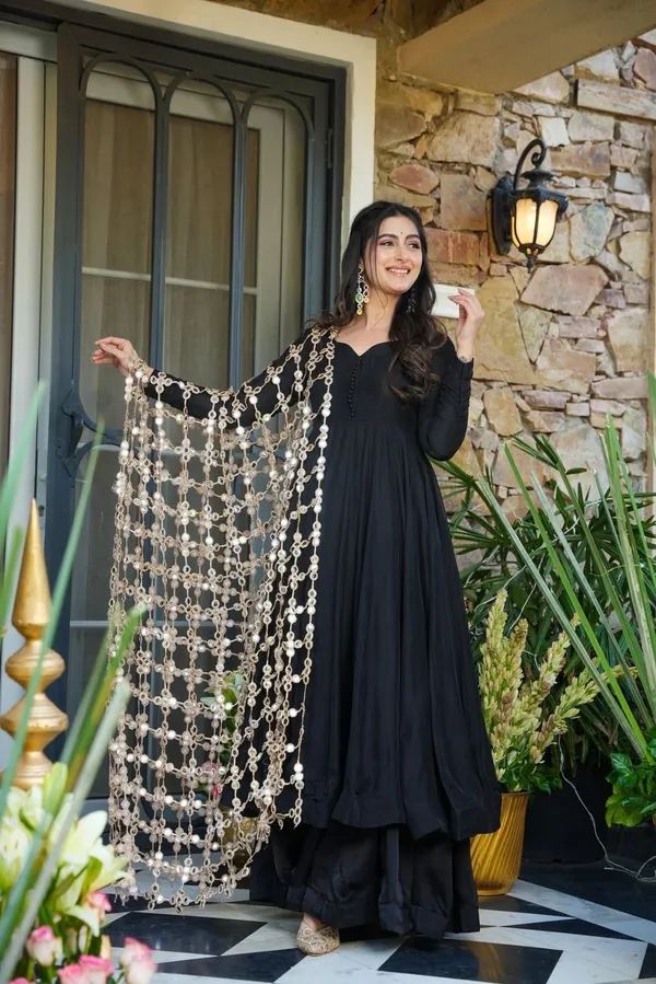 Black_Crepe_Premium_&_Fancy_Design_Anarkali_Set_For_Women