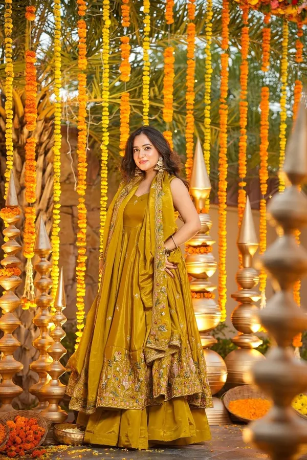 Yellow_Organza_Premium_&_Fancy_Design_Anarkali_Set_For_Women