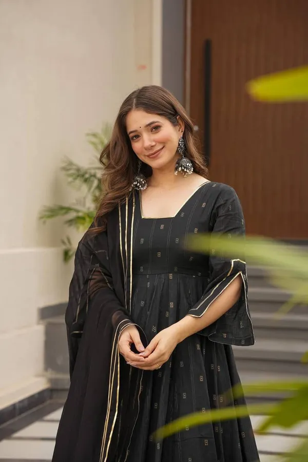 Black_Cotton_Premium_&_Fancy_Design_Anarkali_Set_For_Women