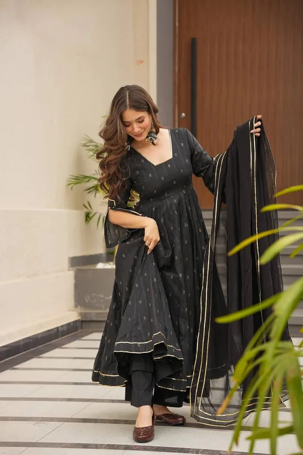 Black_Cotton_Premium_&_Fancy_Design_Anarkali_Set_For_Women
